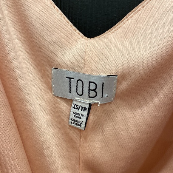 ⭐️FREE bundle add on. TOBI peach tank with cream lace - Picture 4 of 5